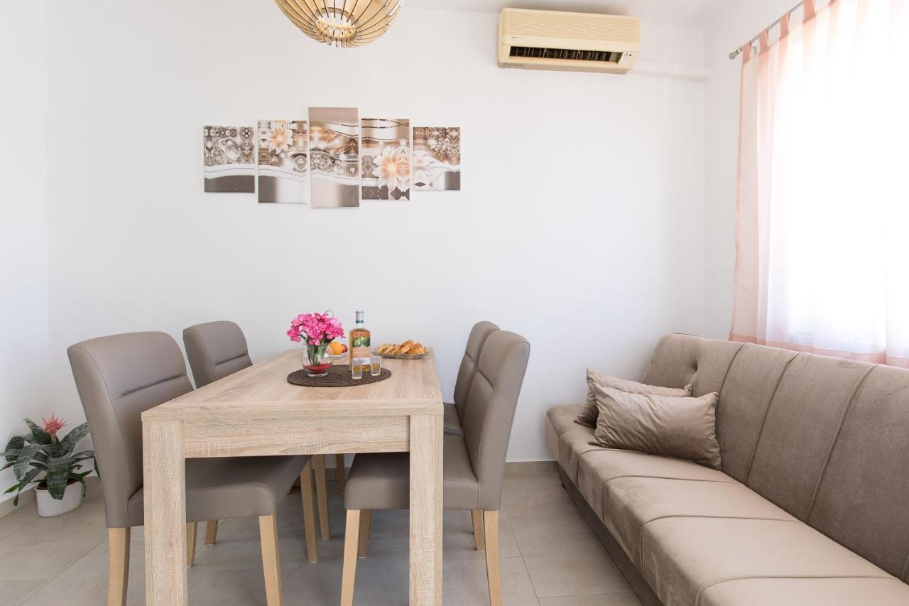 Oleander Apartment
